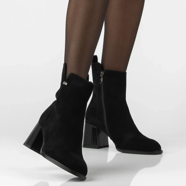 Leather heeled ankle boots Filippo DBT8191/26 BK black