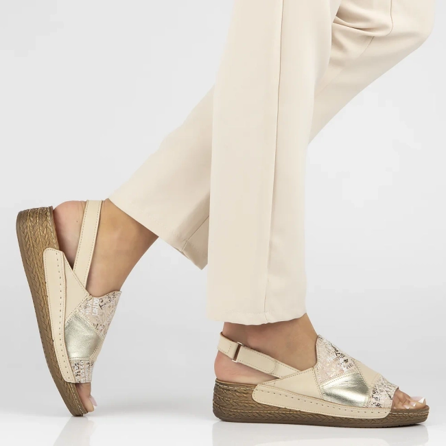 Leather sandals Maciejka L7067-04/00-1 beige