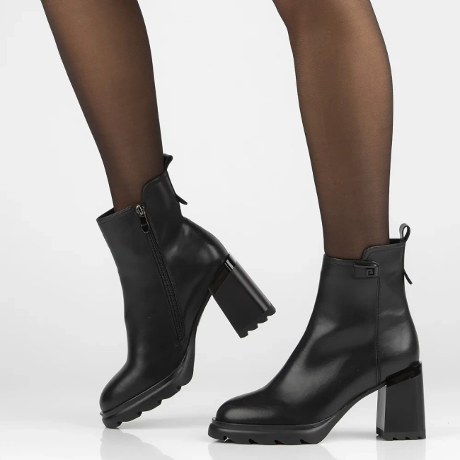 Leather ankle boots Filippo DBT6584/24 BK black