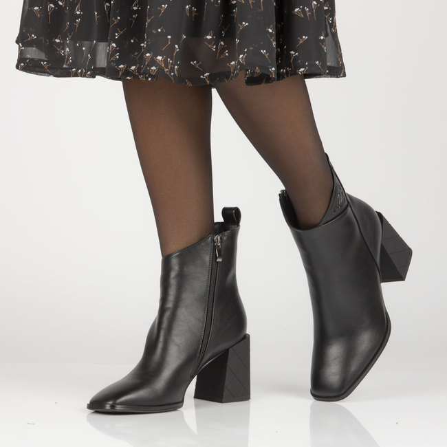 Botki na słupku Filippo DBT4086/22 BK czarne