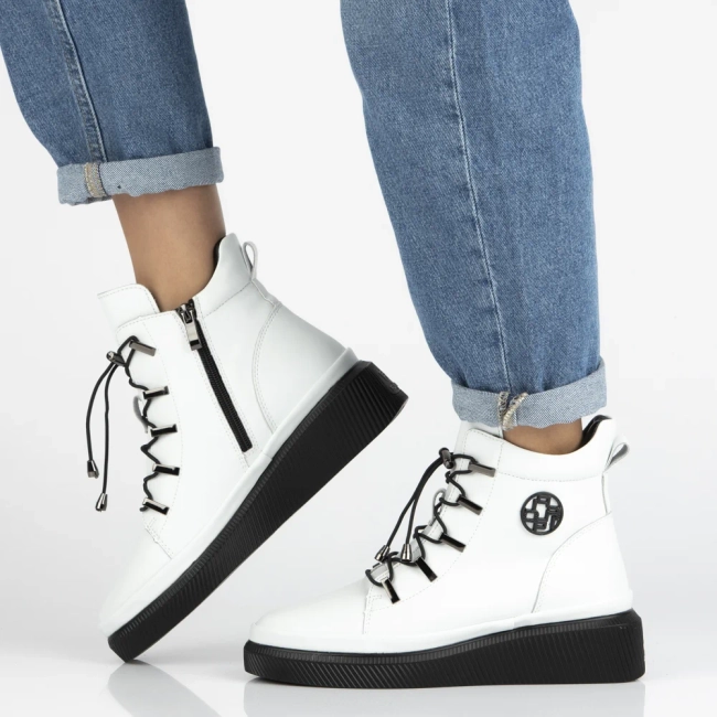 Leather ankle boots Filippo DBT7416/25 WH white