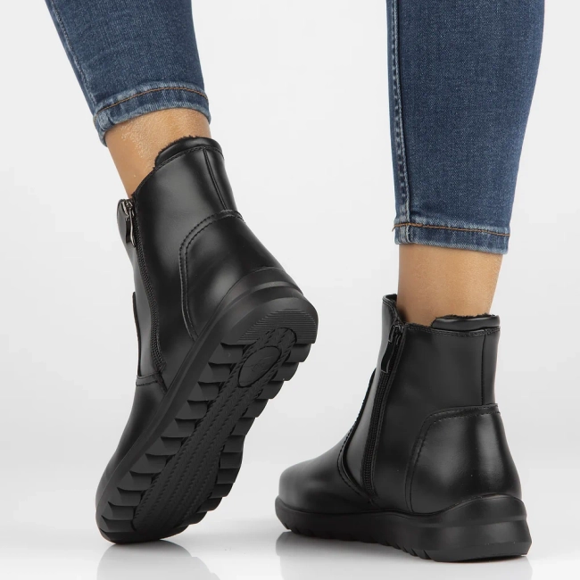 Leather ankle boots Filippo DBT6630/24 BK black