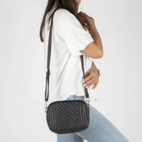 Czarna torebka na ramię daily carry