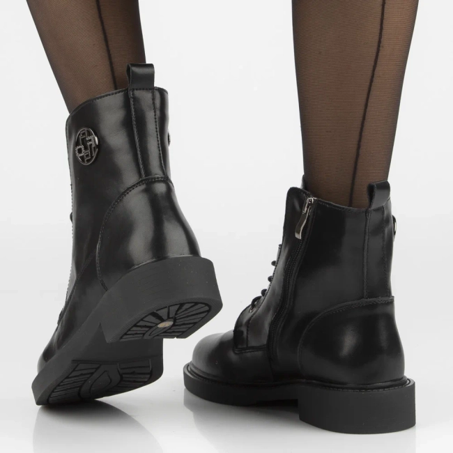 Leather ankle boots Filippo DBT7153/25 BK black