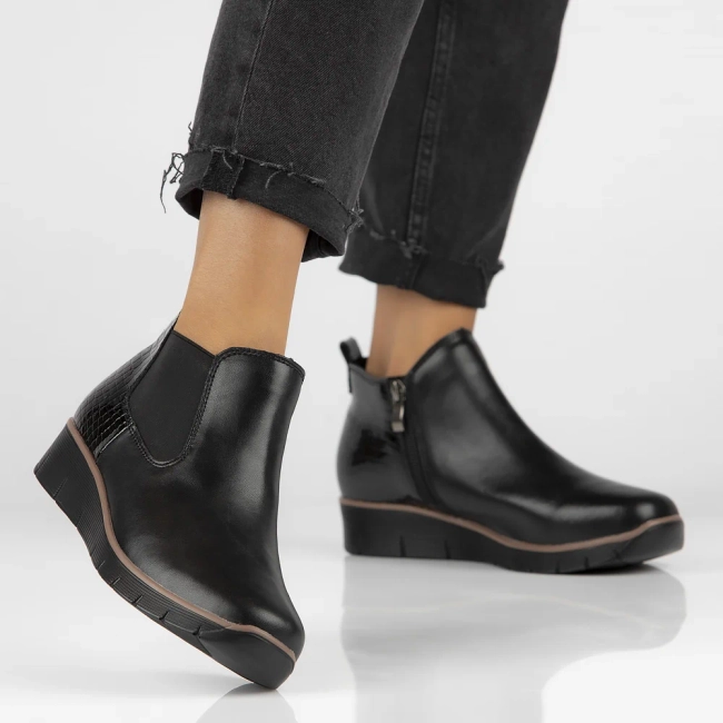 Skórzane botki na koturnie Filippo DBT4706/23 BK czarne