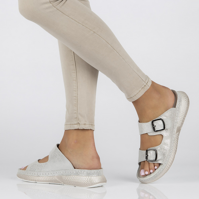 Skórzane klapki Filippo DK3516/22 SI srebrne