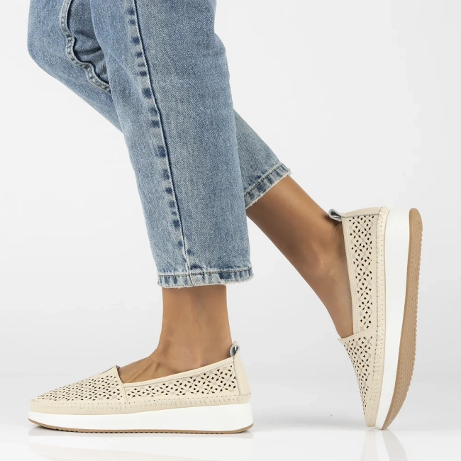 Skórzane półbuty na platformie Filippo DP4555/25 BE beżowe