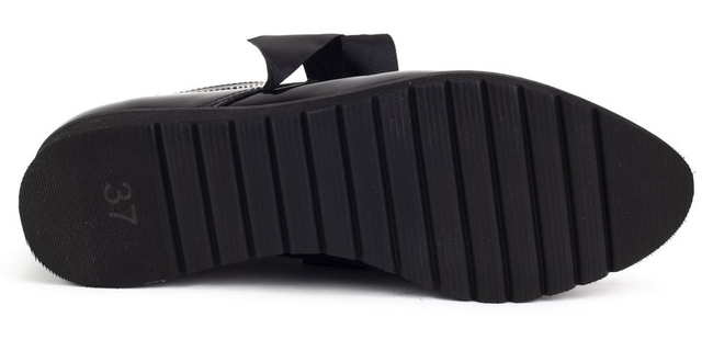 Półbuty Filippo 2582 Czarny Lakier