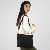 Black handbag mondera