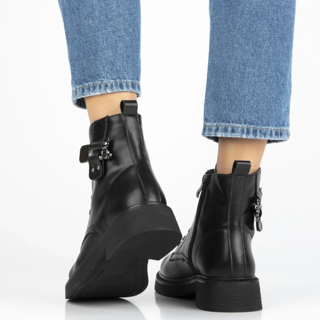 Leather ankle boots Filippo DBT7151/25 BK black