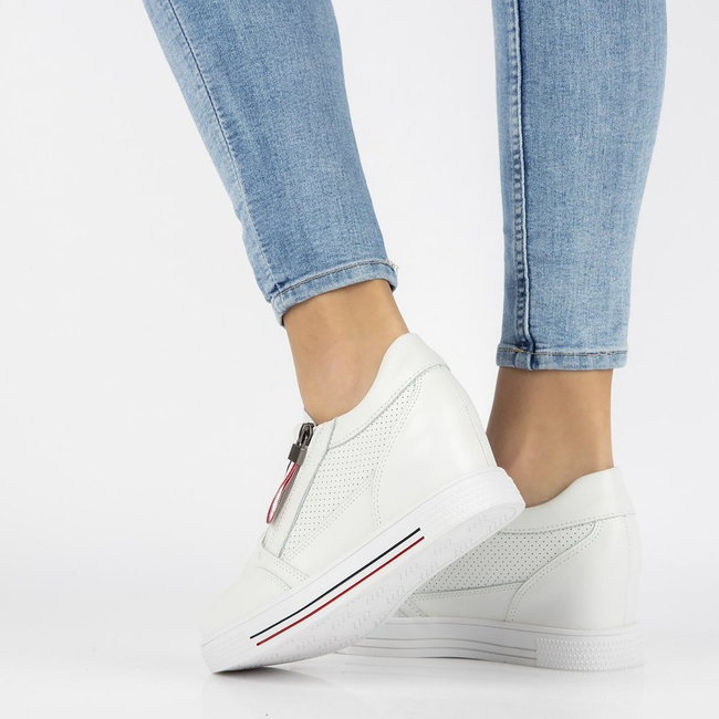 Skórzane Sneakersy na koturnie Filippo DP2350/21 WH białe