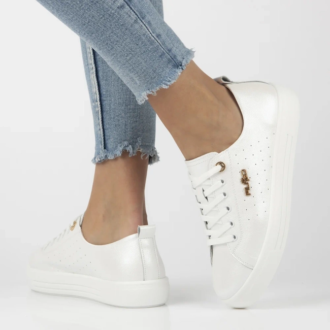 Skórzane sneakersy Filippo DP7052/25 WH białe