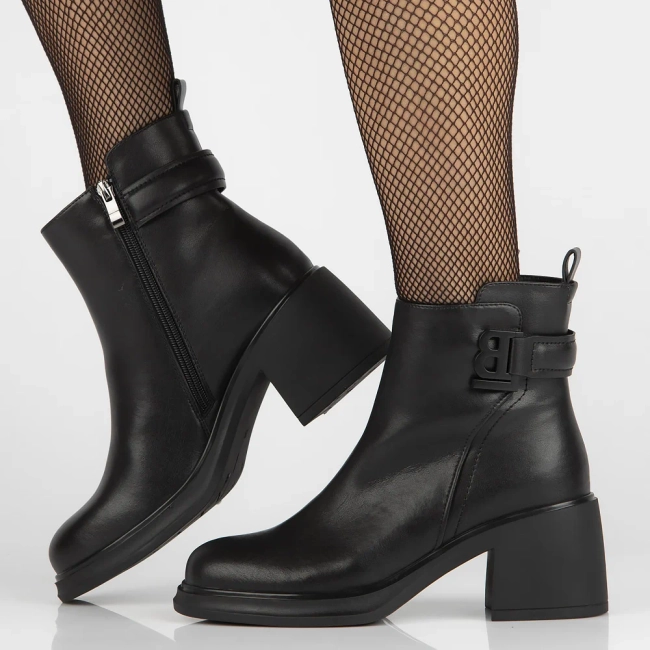 Skórzane botki na obcasie Filippo DBT6547/24 BK czarne