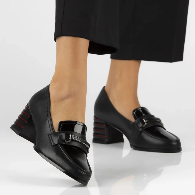 Skórzane półbuty na obcasie Filippo DP6196/24 BK czarne