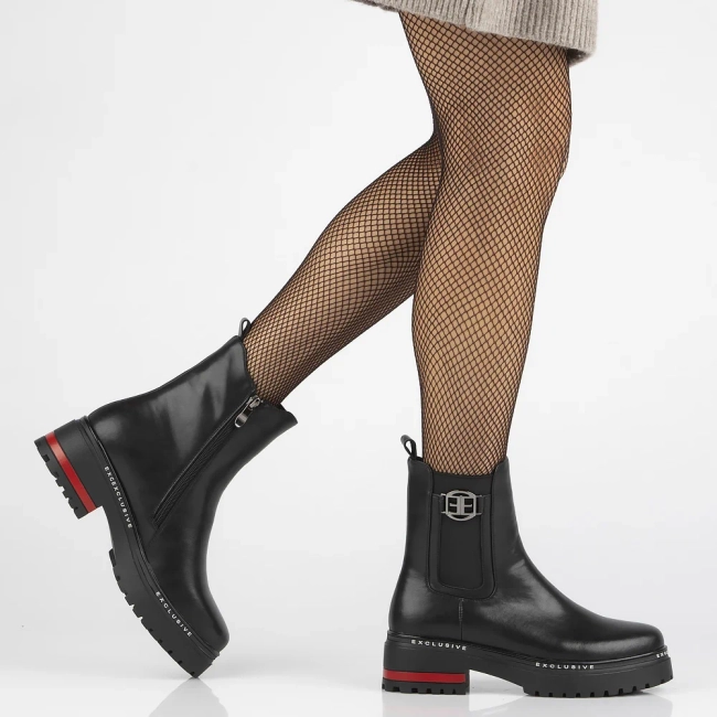 Leather ankle boots Filippo DBT6598/24 BK black