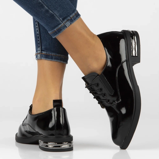 Skórzane półbuty na obcasie Filippo DP6189/24 BK L czarne