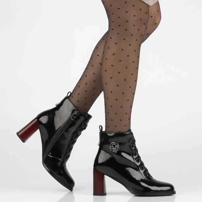 Skórzane botki na słupku Filippo DBT6314/24 BK czarne