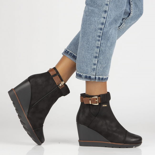 Botki na koturnie Filippo DBT450/22 BK czarne