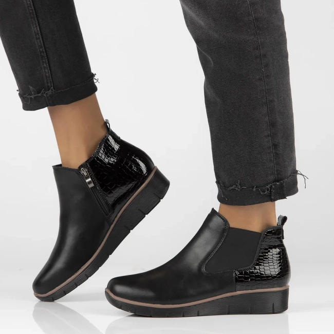 Skórzane botki na koturnie Filippo DBT4706/23 BK czarne