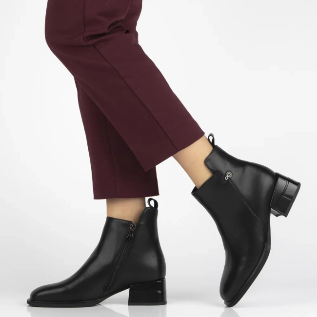 Skórzane botki na obcasie Filippo DBT7227/25 BK czarne