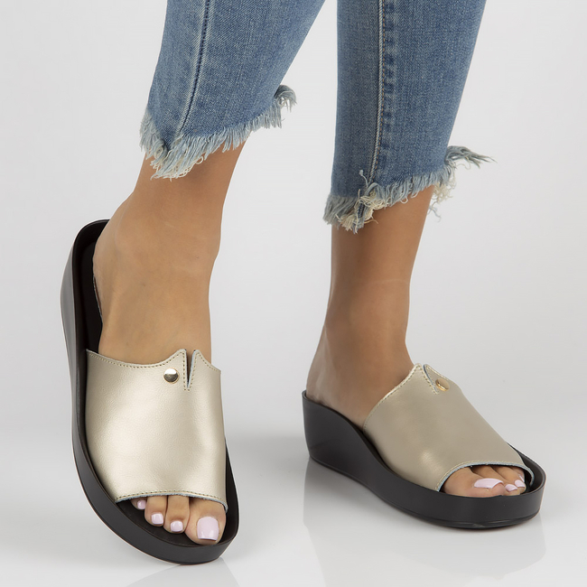 Leather flip-flops Filippo DK2059/22 GO gold