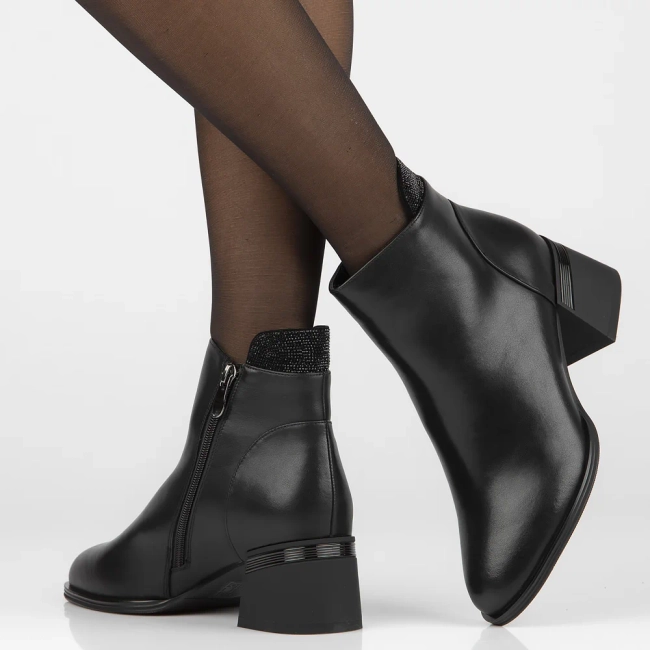 Leather ankle boots Filippo DBT6589/24 BK black