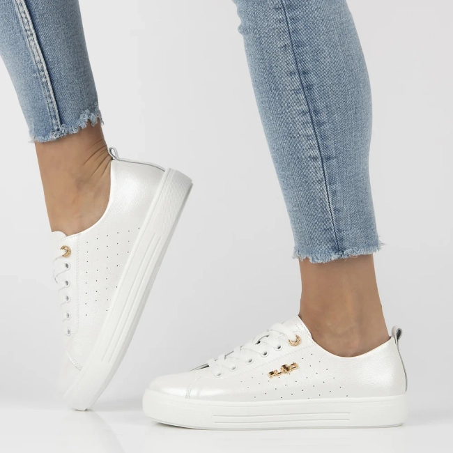 Leather sneakers Filippo DP7052/25 WH white