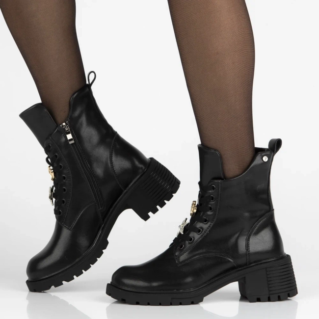 Leather ankle boots Filippo DBT7132/25 BK black