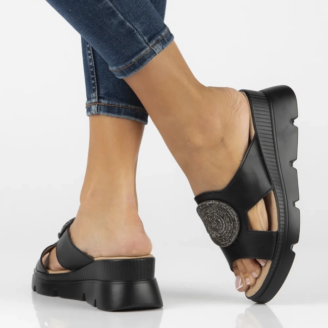 Skórzane klapki Filippo DK6050/24 BK czarne