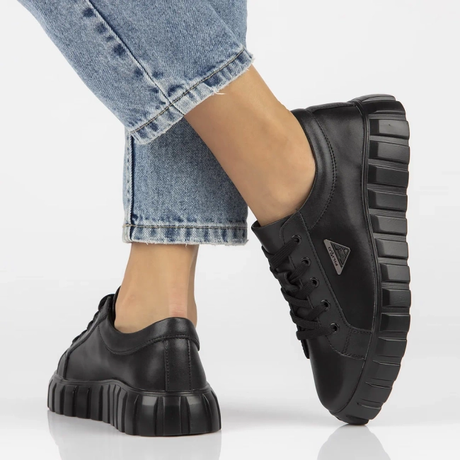 Skórzane sneakersy Filippo DP4670/24 BK czarne