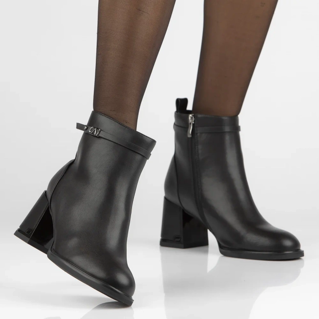 Leather ankle boots Filippo DBT6544/24 BK black