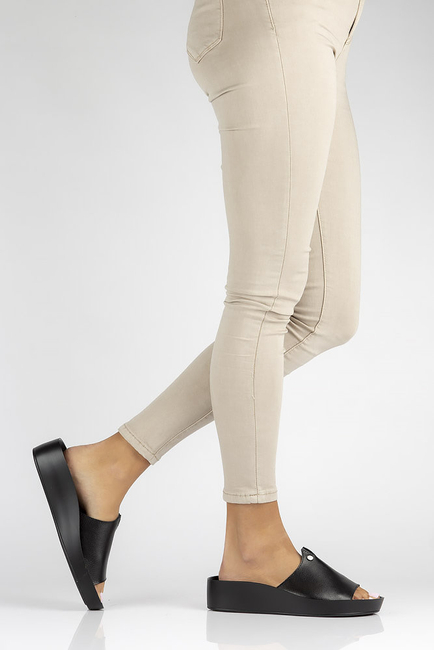 Leather flip-flops Filippo DK2059/22 BK black