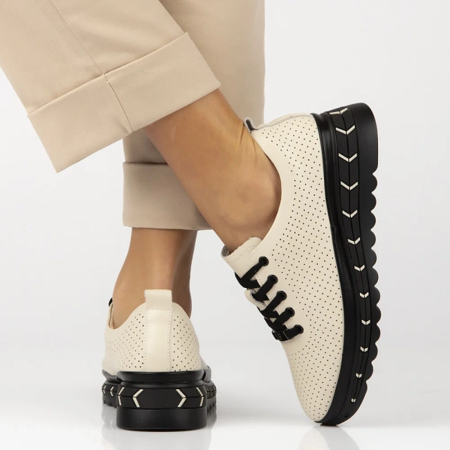 Skórzane półbuty na platformie Filippo DP6800/25 BE beżowe