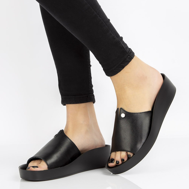 Leather flip-flops Filippo DK2059/21 BK black