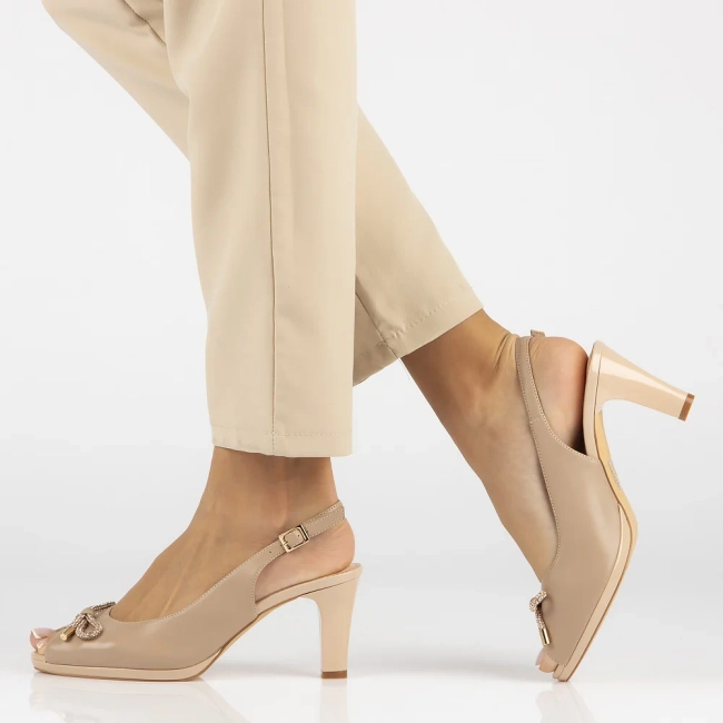 Skórzane sandały na obcasie Filippo DS6266/24 BE beżowe