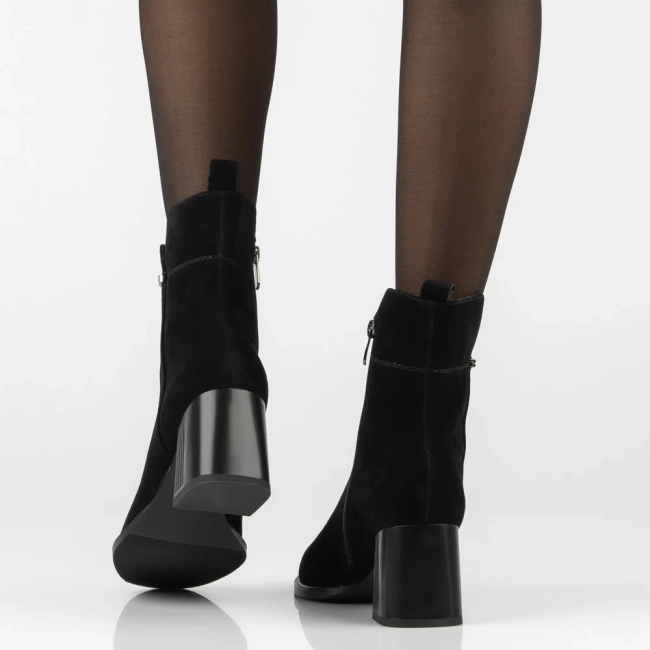 Leather heeled ankle boots Filippo DBT8191/26 BK black