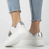 Skórzane sneakersy Filippo DP6824/25 WH białe