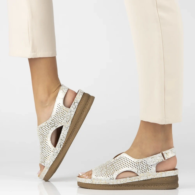 Leather sandals Maciejka L4494-35/00-1 silver