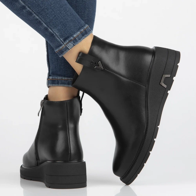 Leather ankle boots Filippo DBT6332/24 BK black