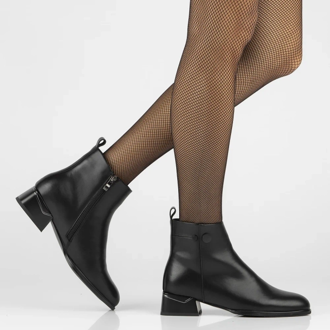 Leather ankle boots Filippo DBT6412/24 BK black