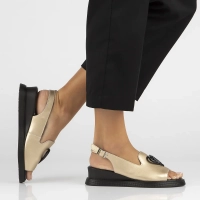 Skórzane sandały na platformie Filippo DS6069/24 GO złote