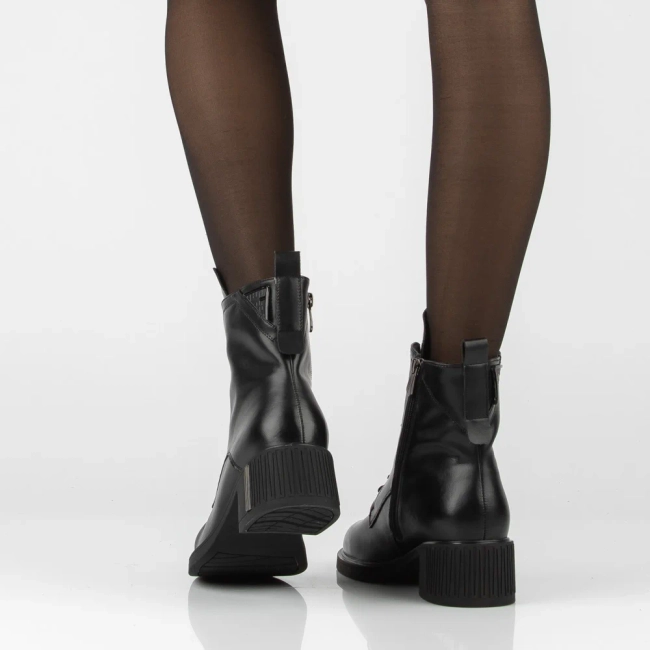 Leather heeled ankle boots Filippo DBT8019/26 BK black
