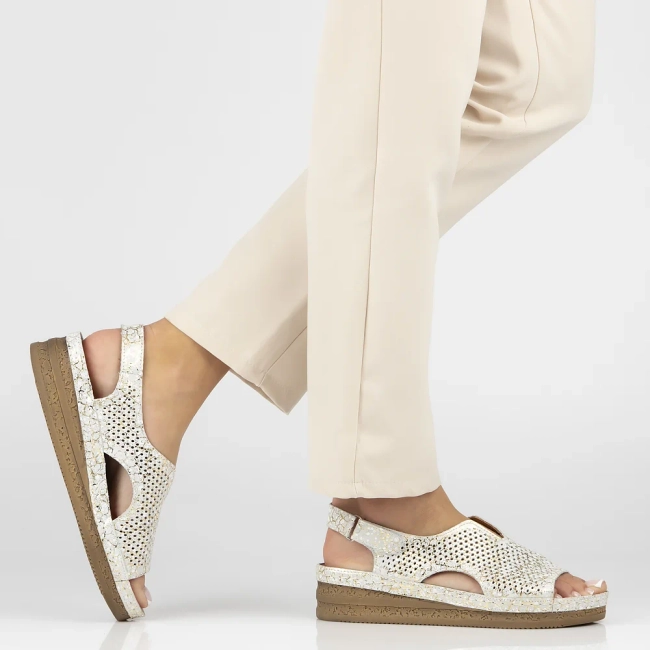 Leather sandals Maciejka L4494-35/00-1 silver