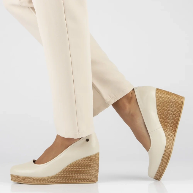 Skórzane półbuty na koturnie Filippo DP3521/24 BE beżowe