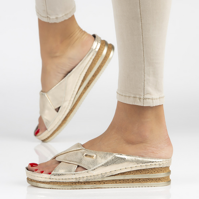 Leather flip-flops Filippo 50095 gold