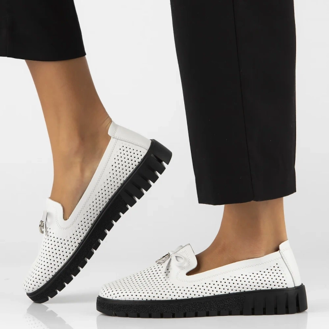 Leather shoes Filippo DP6057/24 WH white