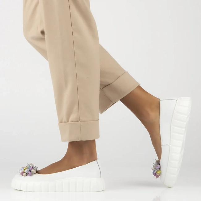 Skórzane półbuty na platformie Filippo DP6996/25 WH białe