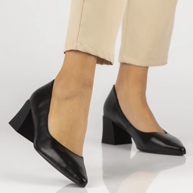 Leather pumps Filippo DP4433/23 BK black