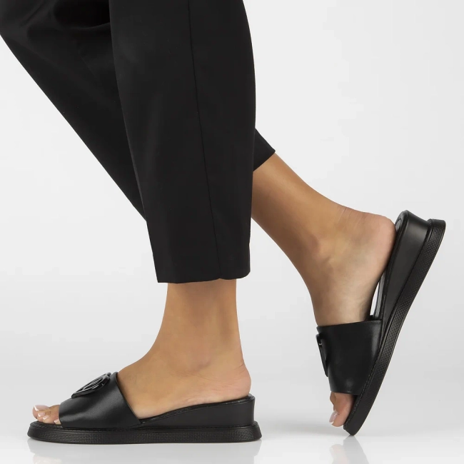 Skórzane klapki Filippo DK6068/24 BK czarne