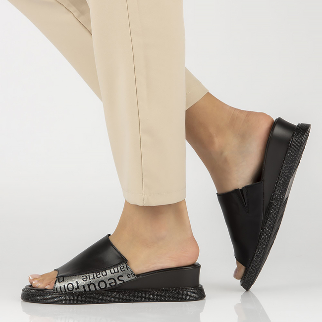 Leather flip-flops Filippo DK4402/23 BK black